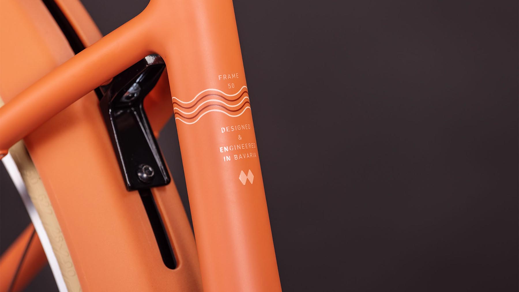 114760E-Cube-Aruba-Hybrid-600-papaya-n-creme-2026-Retro-EBike-Trekkingrad-Tiefeinsteiger-03