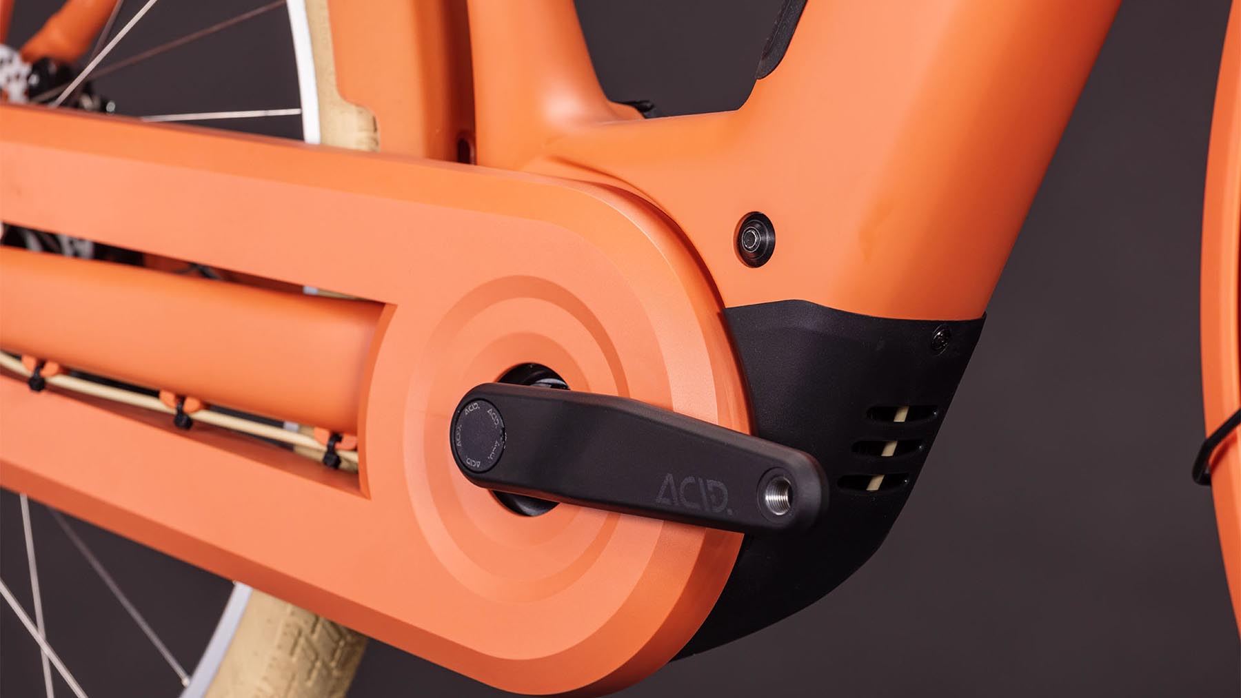 114760E-Cube-Aruba-Hybrid-600-papaya-n-creme-2026-Retro-EBike-Trekkingrad-Tiefeinsteiger-04