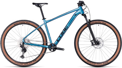 Cube Reaction Pro hardtail-maastopyörä turkoosina.