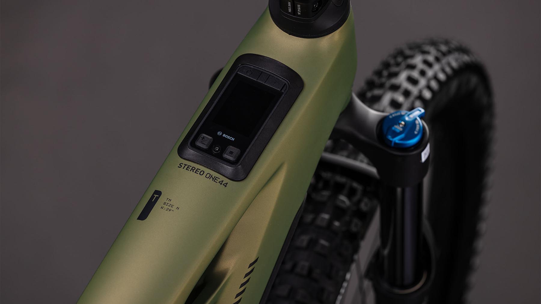 102700-Cube-Stereo-Hybrid-ONE44-HPC-TM-800-reedgreen-n-matrix-2026-EBike-Fully-Mountainbike-01