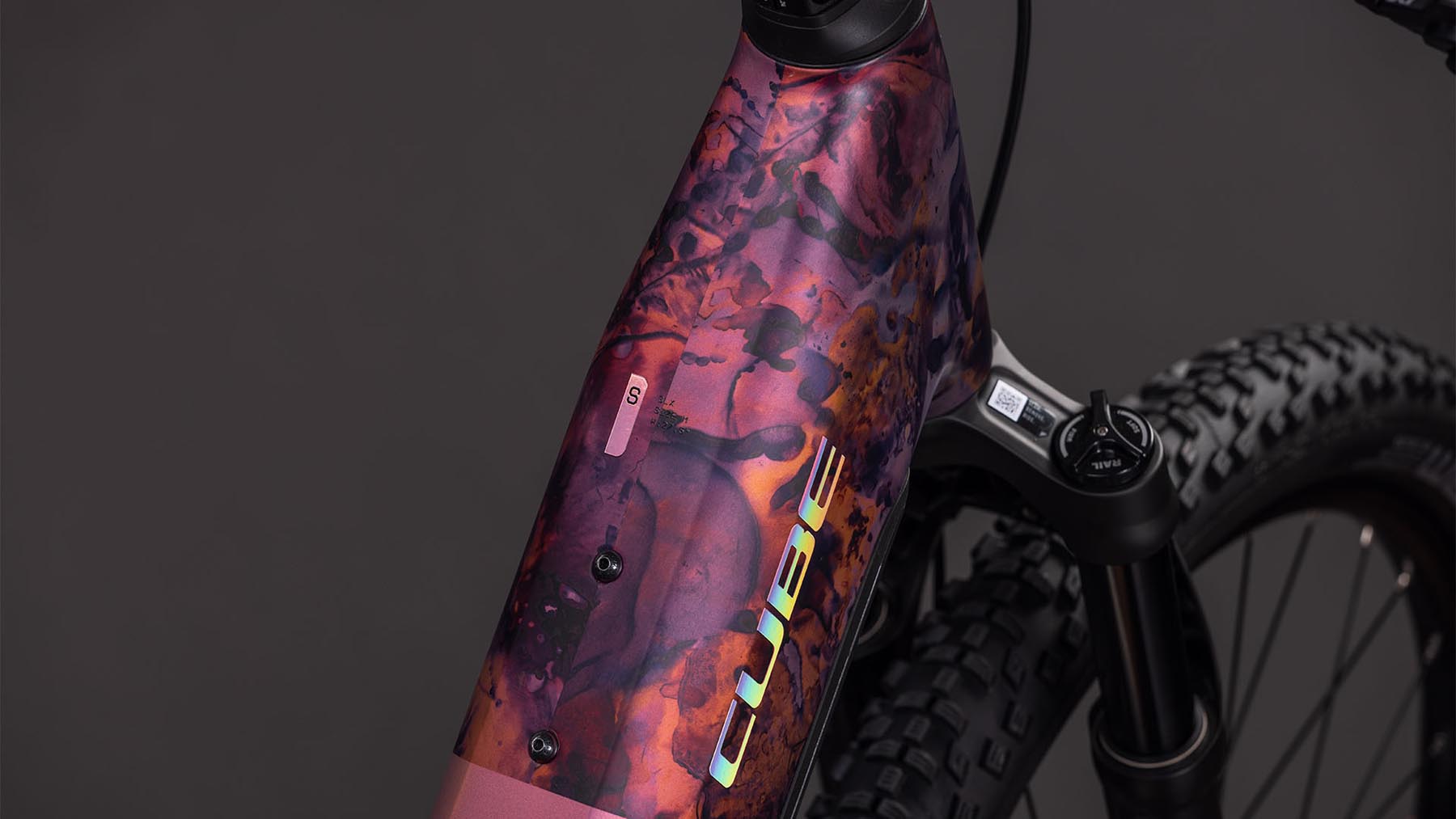108622E-Cube-Reaction-Hybrid-SLX-800-shiftblush-n-art-2026-EBike-Hardtail-Mountainbike-Tiefeinsteiger-01