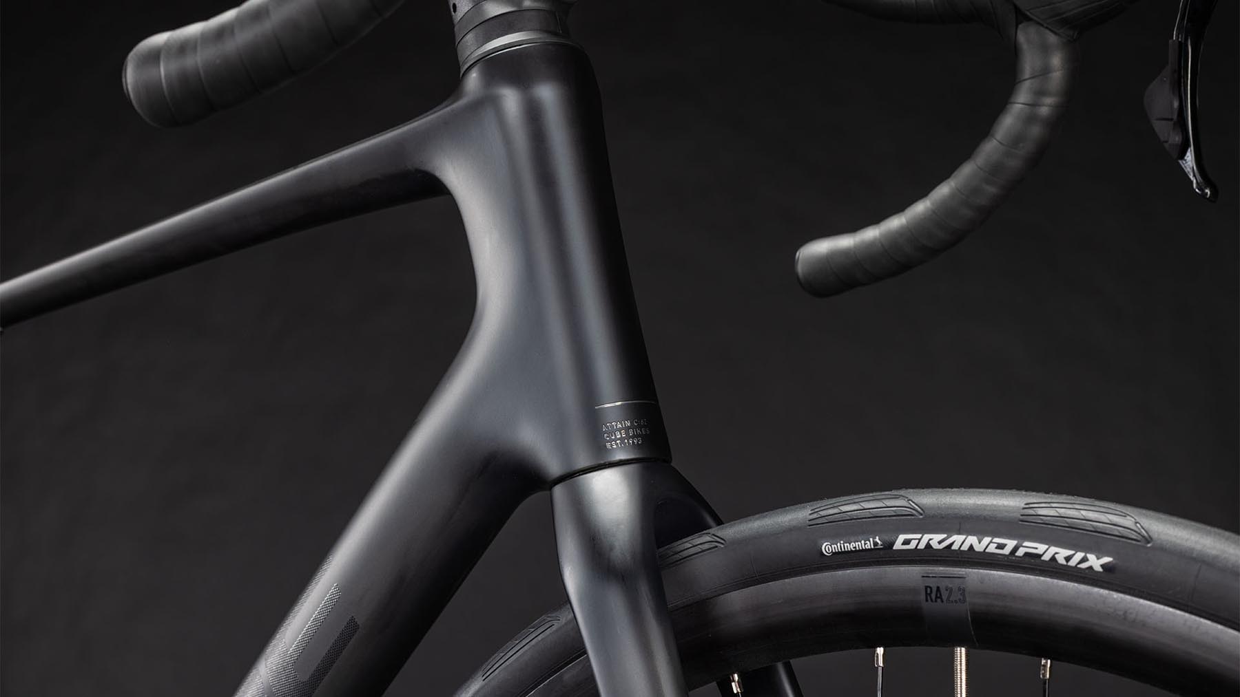 125500-Cube-Attain-C-62-Race-blackline-2026-Carbon-Rennrad-07