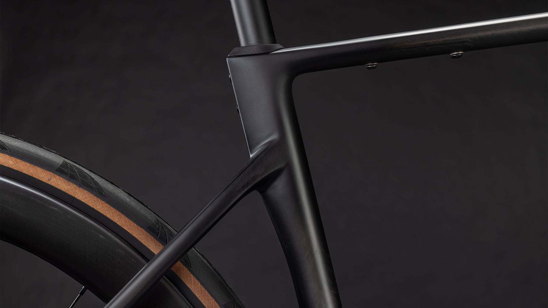 125700-Cube-Attain-C-62-SLT-carbon-n-coalchrome-2026-Carbon-Rennrad-03