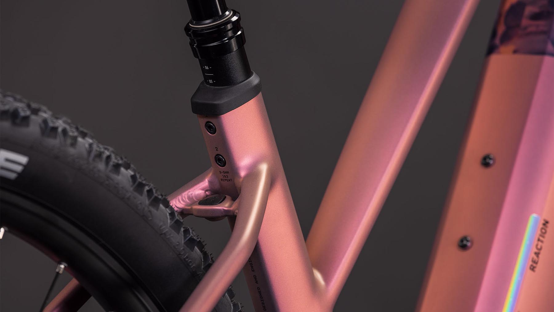 108621Z-Cube-Reaction-Hybrid-SLX-800-shiftblush-n-art-2026-EBike-Hardtail-Mountainbike-Damen-03