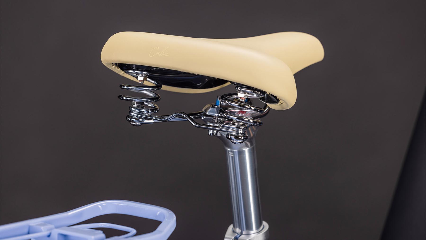 114750E-Cube-Aruba-Hybrid-600-blueblossom-n-creme-2026-Retro-EBike-Trekkingrad-Tiefeinsteiger-03