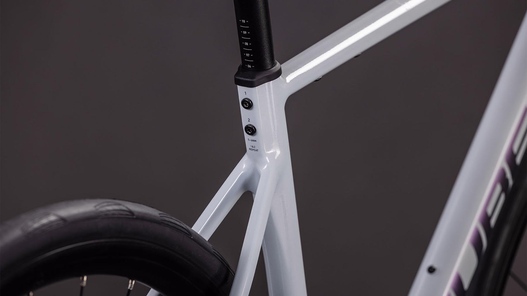 125200-Cube-Attain-Race-foggrey-n-shift-2026-Aluminium-Rennrad-02