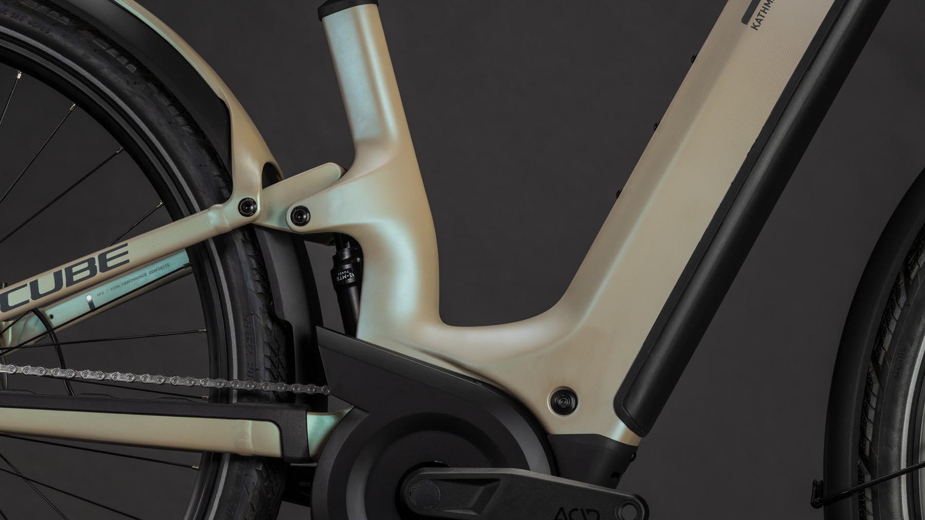 1113612E-Cube-Kathmandu-Hybrid-ONE11-HPC-SLT-800-glintsand-n-oatgrey-2026-EBike-Trekkingrad-Tiefeinsteiger-03