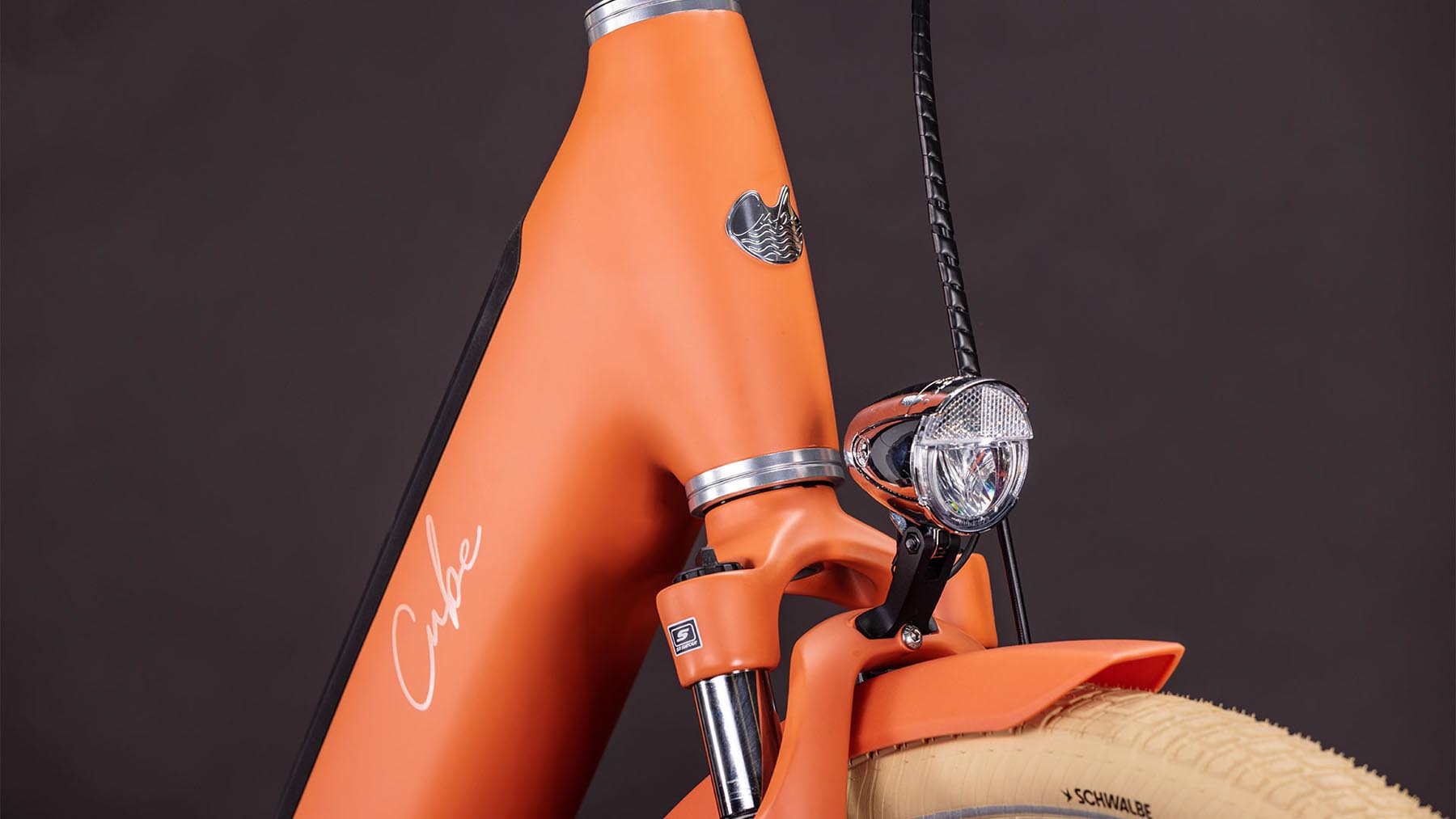 114760E-Cube-Aruba-Hybrid-600-papaya-n-creme-2026-Retro-EBike-Trekkingrad-Tiefeinsteiger-05