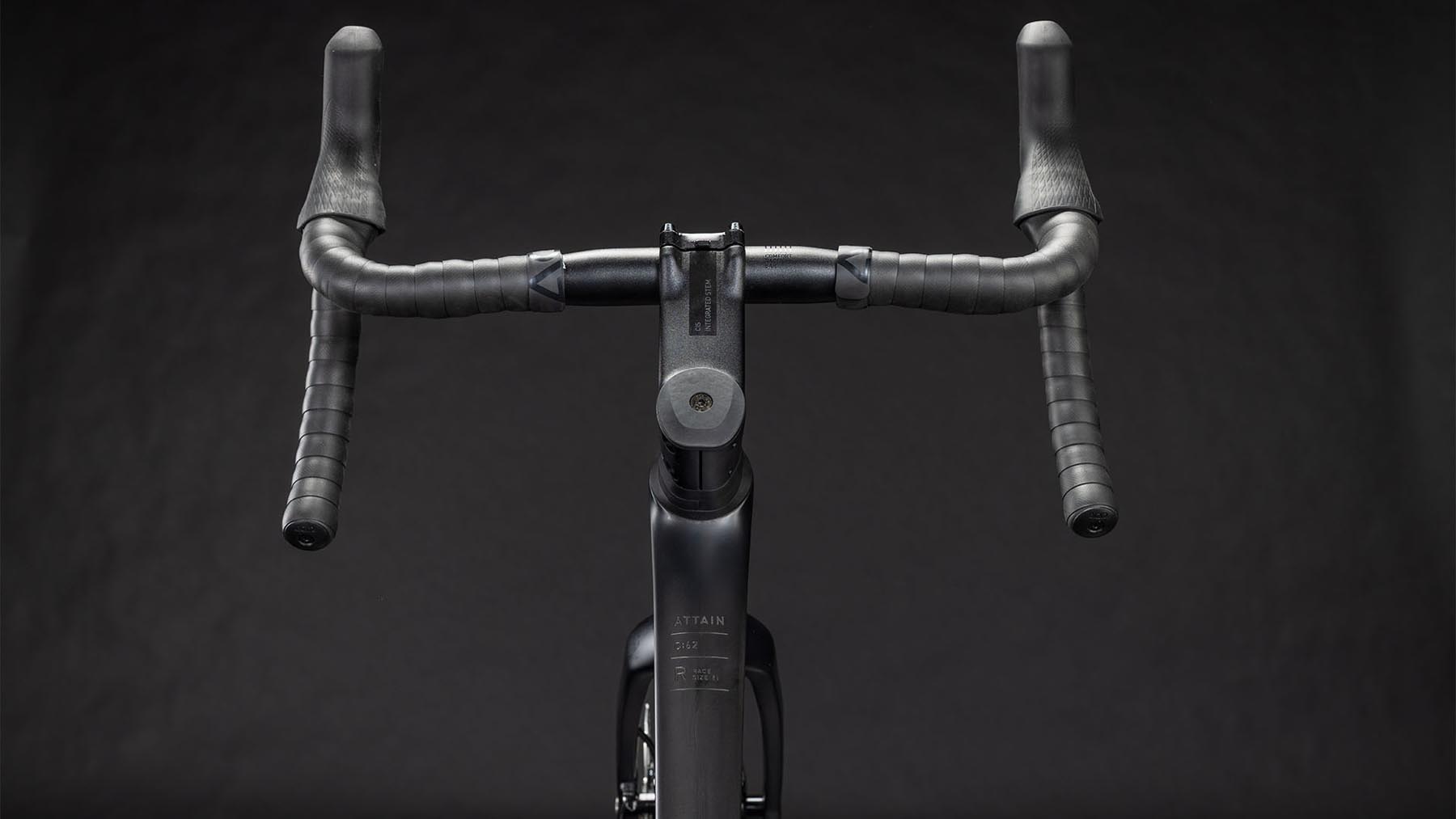 125500-Cube-Attain-C-62-Race-blackline-2026-Carbon-Rennrad-03